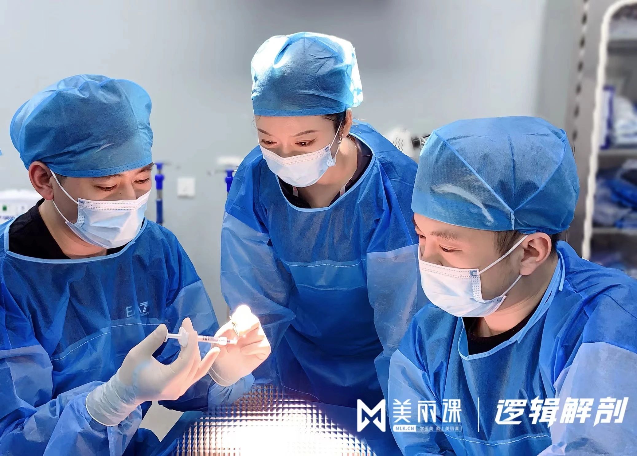 打完泪沟为什么会出现鼓包？