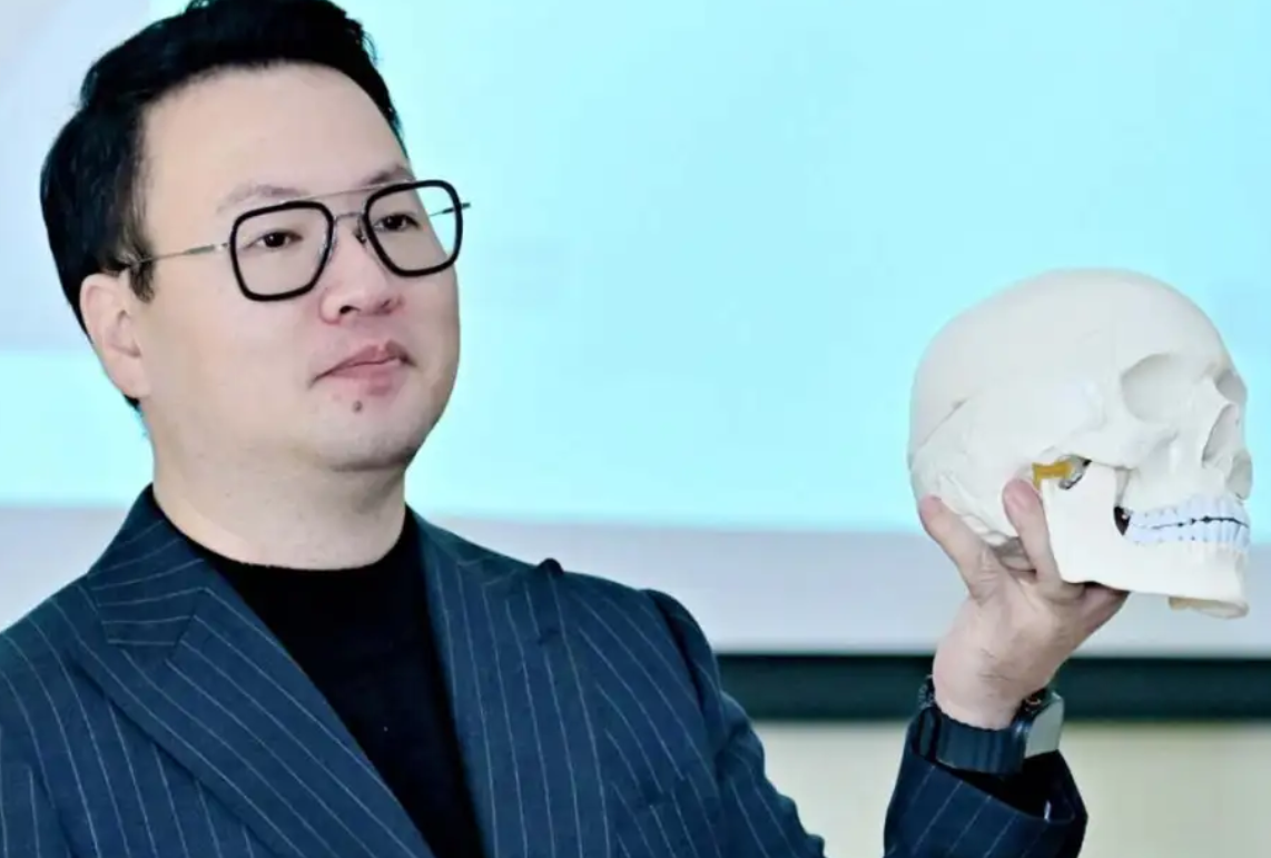 如何注射打造“皮贴骨超模感”?