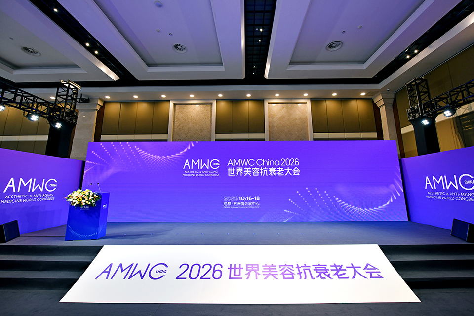 青年整形医生闪耀AMWC世界美容抗衰老大会!